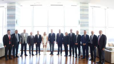 Hatay Baro Başkanı Av. Hatay Tut ve yönetim kurulu üyeleri,