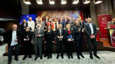 Türkiye Gazeteciler Cemiyeti’nin (TGC) önceki başkanlarından Burhan Felek adına düzenlenen