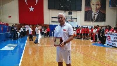 Hatay'ın en çok madalya ve kupa kazanan sporcusu Kamil Köseoğlu,