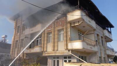 Hatay’ın Samandağ ilçesinde bir evde çıkan yangın mahalle sakinlerine korku