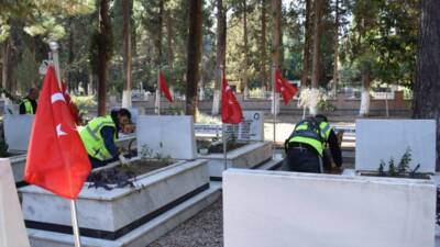 Hatay Büyükşehir Belediyesi (HBB), 15 ilçede yürüttüğü kapsamlı çalışmalarla, mezarlıkların