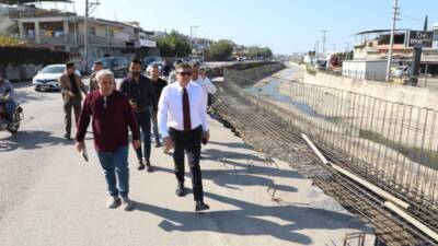 İskenderun Belediye Başkanı Mehmet Dönmez, Feyezan Kanalı’ndaki duvar yükseltme ve