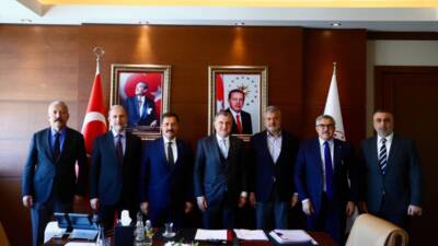 Hatay’dan bir heyet, Gençlik ve Spor Bakanı Osman Aşkın Bak