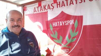Hatayspor'un eski futbolcusu Mehmet Ağrı, bordo-beyazlı ekibin Gaziantep FK karşısında