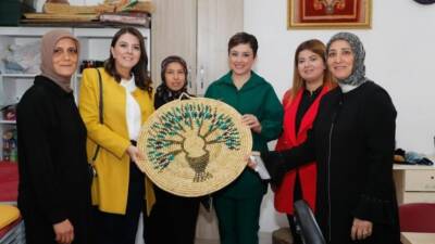 Hatay Valisi Mustafa Masatlı’nın eşi Esra Masatlı, Altınözü’nde HAZEK Kadın
