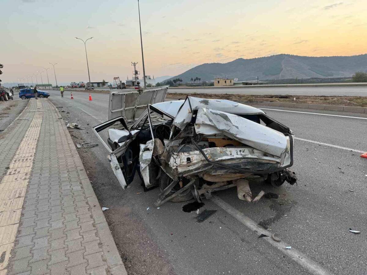 Hassa-Ardıçlı’da Tır, Otomobili biçti