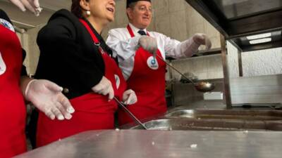 Dörtyol Belediye Başkanı ve doktor Bahadır Amaç, Kent Lokantası açılışında