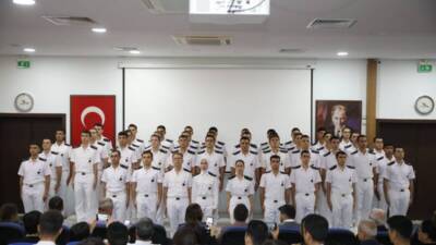 İskenderun Teknik Üniversitesi (İSTE) Denizcilik Fakültesi öğrencileri, denizcilik mesleğine ilk