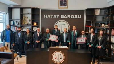  Antakya Adliyesi’nde stajyerlik sürecini başarıyla tamamlayan dört hukuk mezunu avukatlığa