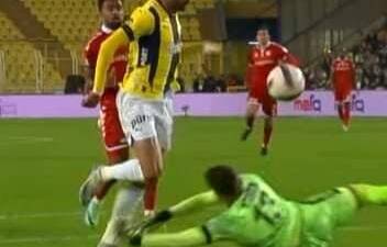 Sarı lacivertli ekibin 4-0 galibiyeti ile sonuçlanan Fenerbahçe-Sivasspor maçı VAR