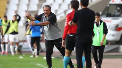 Hatayspor’da teknik direktör Rıza Çalımbay, cezası nedeniyle maçlarda sahaya inemezken,