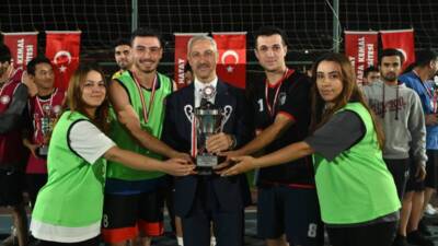 Hatay Mustafa Kemal Üniversitesi’nde düzenlenen spor turnuvaları sona erdi. Futbol,