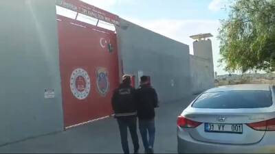 Hatay Emniyet Müdürlüğü, Dörtyol İlçesi'nde yaptığı operasyonla hırsızlık suçundan aranan