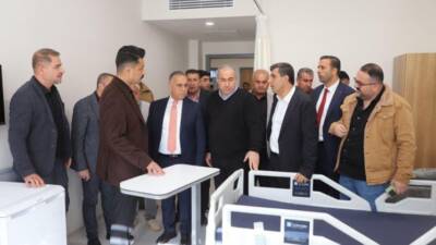 Altınözü Belediye Başkanı Rıfat Sarı ve beraberindeki yetkililer, ilçeye kazandırılan