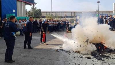 Hatay İtfaiyesi, İskenderun’daki fabrikada yangın tatbikatı düzenleyerek, personeli olası yangınlara