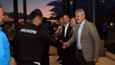 Hatay Büyükşehir Belediye Başkanı Mehmet Öntürk, Atakaş Hatayspor yöneticileri, teknik