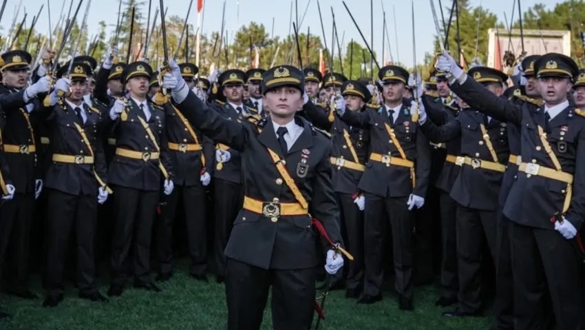 Teğmenler ‘ihraç’ talebiyle disipline sevk edildi