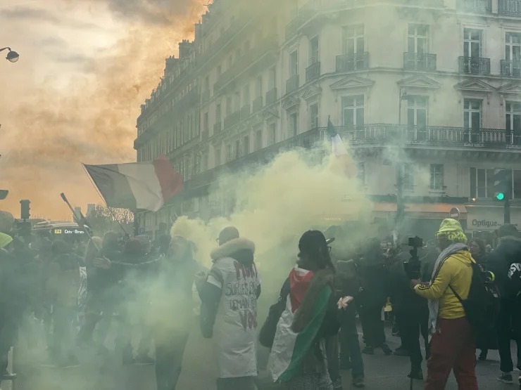 Fransa’nın başkenti Paris’te Sarı