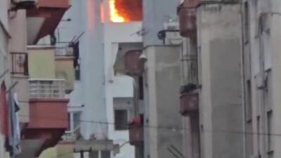 Hatay’ın Dörtyol ilçesinde bir apartman dairesinde çıkan yangında, dumandan etkilenen