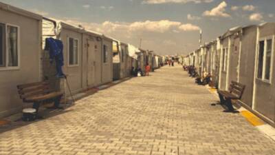 Antakya'nın Üzümdalı Mahallesi'nde bulunan Hilal 1 Konteyner Kent'teki yaklaşık 200