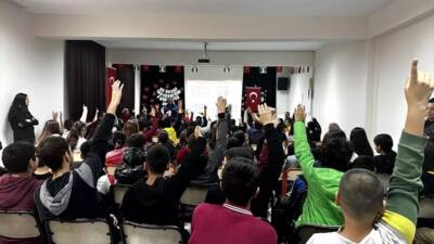 Hatay’ın Belen ilçesinde, polis ekipleri tarafından ortaokul öğrencilerine yönelik siber