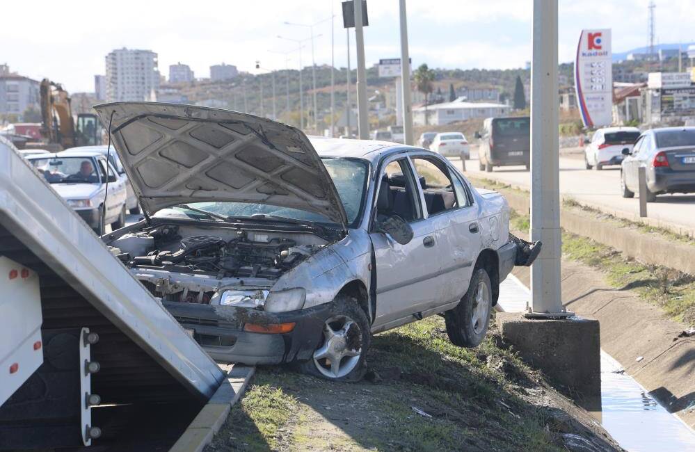 Antakya ilçesinde sürücüsünün kontrolünü