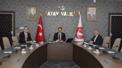 Hatay Valisi Mustafa Masatlı başkanlığında gerçekleştirilen toplantıda, afet sonrası konut