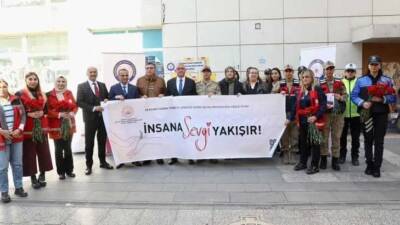 İskenderun’da kadına yönelik şiddetle mücadele kapsamında düzenlenen farkındalık etkinliğinde, şiddetsiz