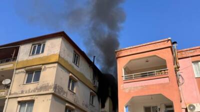 Hatay'ın Antakya ilçesine bağlı Narlıca Mahallesi'nde dört katlı bir binanın