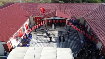 Hatay'da depremin izlerini silmek ve bölgedeki çocuklara umut olmak için