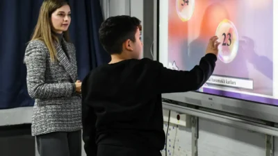 Milli Eğitim Bakanlığı, 200 bin öğretmene dijital öğretmen eğitimi vererek,