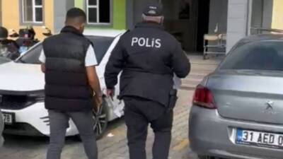 Hatay Emniyet Müdürlüğü, uyuşturucu suçları nedeniyle aranan Ş.Ö.'yü, Antakya Zülüflühan