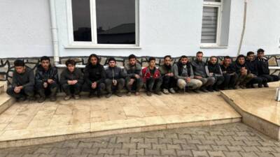 Reyhanlı ilçesinde gerçekleştirilen geniş çaplı operasyonlarda, düzensiz göçmen geçişlerini organize