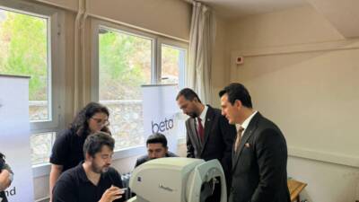 Yayladağı ilçesinde, ZEİSS Firması tarafından gerçekleştirilen göz tarama testi, öğrencilere