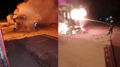 Hatay’ın Hassa ilçesi Akbez Mahallesi’nde park halindeki bir tır, henüz