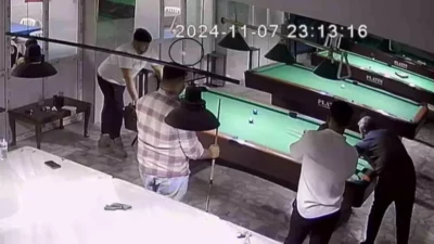 Reyhanlı’da bilardo oynarken kafasına bilardo topu isabet eden Beyazıt Geçin,