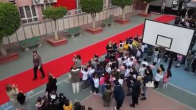 İskenderun’daki 5 Temmuz İlkokulu Müdürü Hüseyin Gündüz, 24 Kasım Öğretmenler