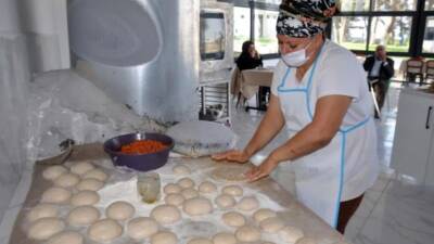 Hatay’ın Kumlu ilçesinde, kadınların ekonomik bağımsızlık kazanmaları ve halkın ekmek