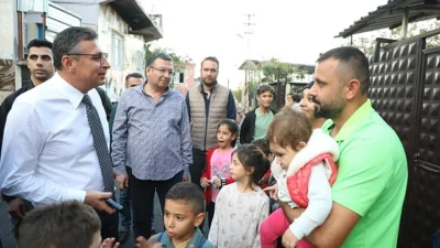 İskenderun Belediye Başkanı Mehmet Dönmez, ilçenin Buluttepe Mahallesi'nde sürdürülen sıcak