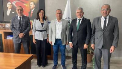 Altınözü Belediye Başkanı Rıfat Sarı, sosyal güvenlik alanındaki önemli isimleri