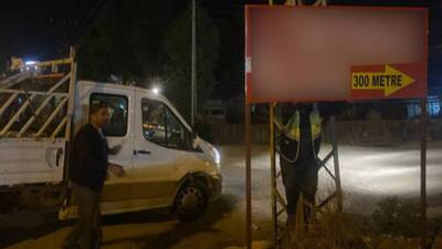 Hatay Büyükşehir Belediyesi, usulsüz yerleştirilen tabelaları topladı ve geri almak