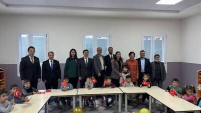 Krefeld Anaokulu, Yayladağı ilçesinin eğitim altyapısına önemli bir katkı sunarken,