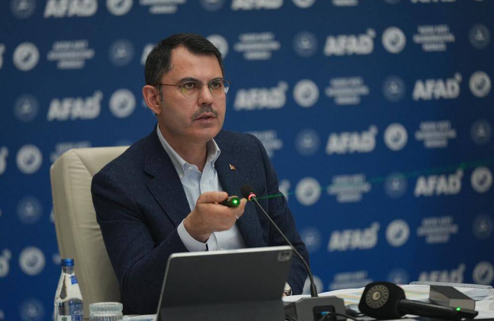 Çevre, Şehircilik ve İklim Değişikliği Bakanı Murat Kurum, Hatay’daki depremzedeler