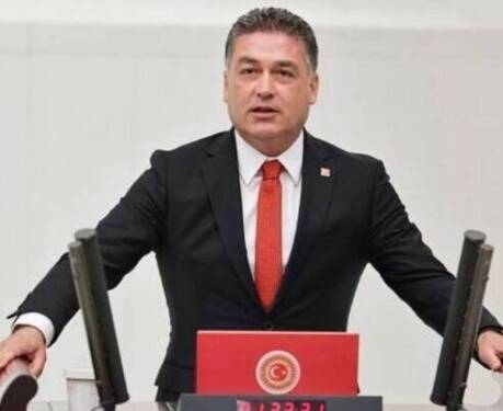 Hatay CHP Milletvekili Servet Mullaoğlu, Samandağ ziyaretinde parti binasında Suriye’deki