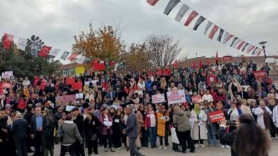 Kadrosuz usta öğreticiler, özlük haklarının iyileştirilmesi ve kadro taleplerini yineledi.