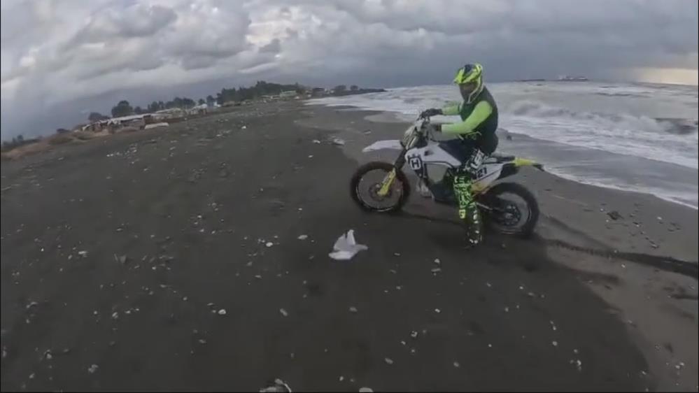   Hatay’ın Erzin ilçesi Burnaz sahilinde, motosikletiyle gezintiye çıkan Mustafa