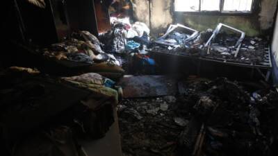 Defne ilçesinde elektrik kesintisi nedeniyle mum yakan 66 yaşındaki Bedia