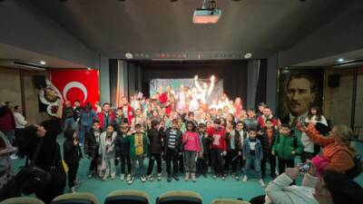 Hatay Valiliği, "Yüreğimizdeki Işık Projesi" kapsamında 54 çocuğa sanatı tanıtmak