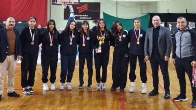 Hatay’da düzenlenen liseler arası genç kızlar hentbol turnuvasında üstün performans