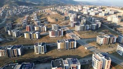 Deprem felaketinin ardından 11 ilde başlatılan seferberlik, konut teslimatlarıyla devam